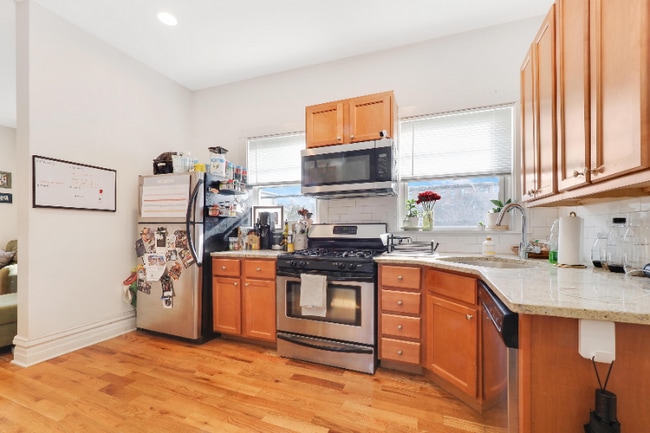 1148 W Belmont Ave, Unit 2R in Chicago, IL - Foto de edificio - Building Photo