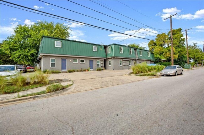 2612 Rogers Ave-Unit -B in Austin, TX - Building Photo - Building Photo