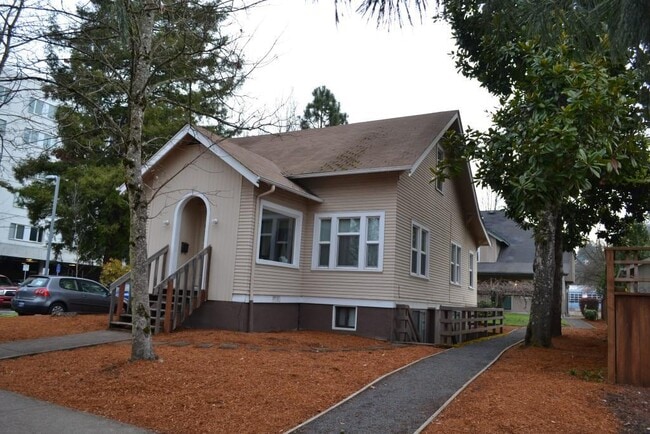 property at 1471 Villard St