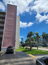 901 NE 14th Ave in Hallandale Beach, FL - Building Photo - Building Photo