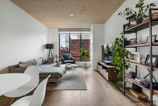 196 Orchard St, Unit 6K in New York, NY - Foto de edificio - Building Photo