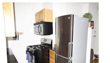 11 Mansfield St, Unit 2 in Boston, MA - Foto de edificio - Building Photo