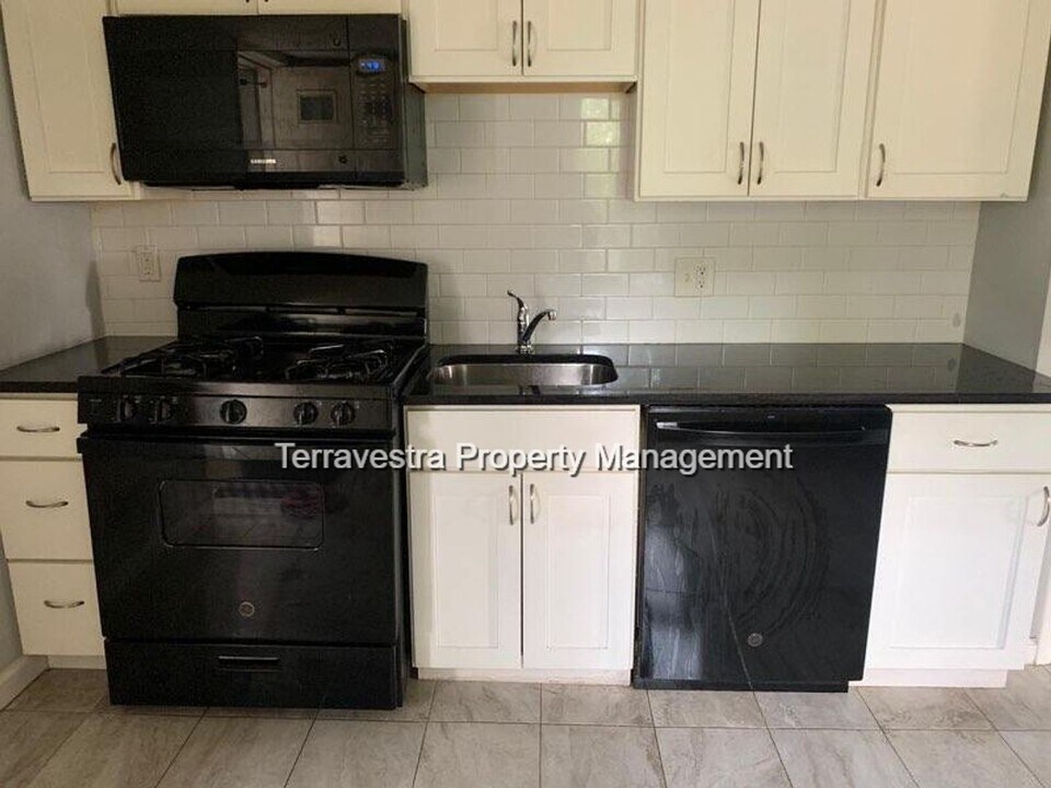 719 N 2nd St, Unit 721- Unit B in Millville, NJ - Building Photo