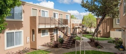 La Loma Terrace in Rancho Cordova, CA - Foto de edificio - Building Photo