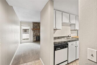6410 S Dayton St in Englewood, CO - Building Photo - Building Photo