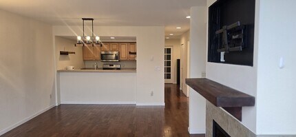 7 Lake Bellevue Dr in Bellevue, WA - Building Photo - Building Photo