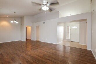 6320 W Port Royale Ln in Glendale, AZ - Building Photo - Building Photo
