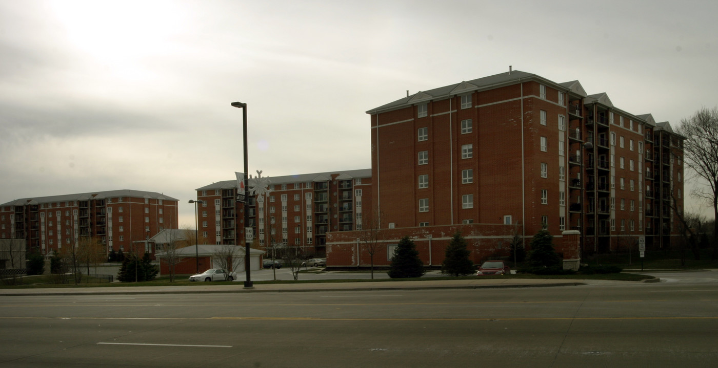 One Milwaukee Place in Wheeling, IL - Building Photo