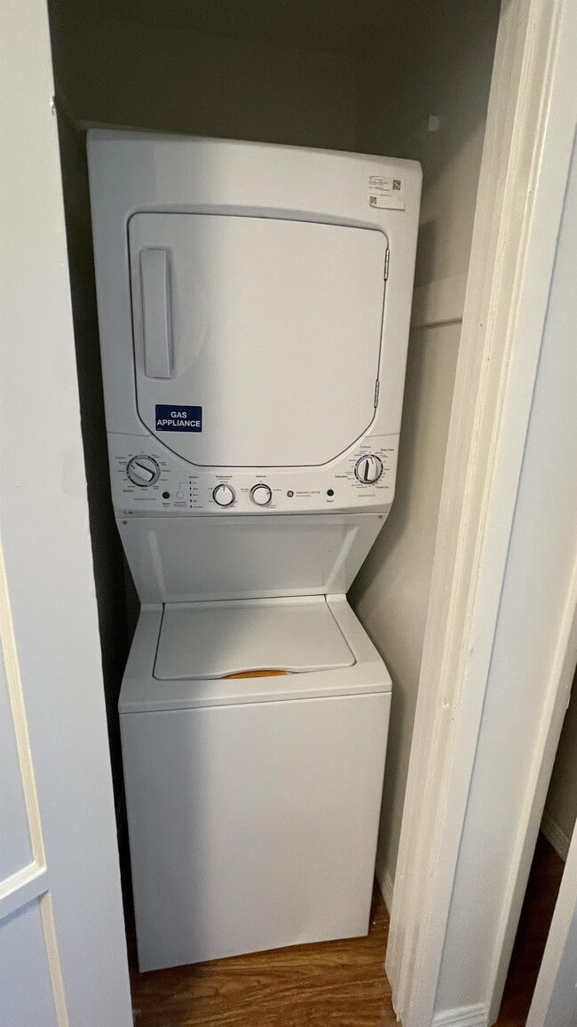 2477 Silver Lake Blvd