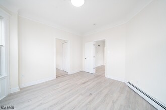 46 Montrose Terrace in Irvington, NJ - Building Photo - Building Photo