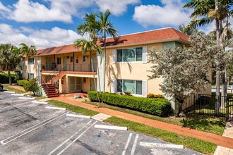 2861 S. SEACREST BLVD APT 3C in Boynton Beach, FL - Building Photo - Building Photo