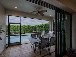 631 100th Ave N in Naples, FL - Foto de edificio - Building Photo