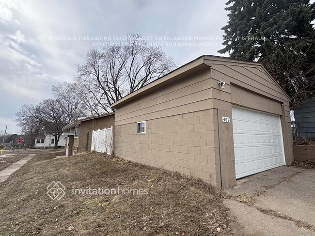 401 42nd Ave NE in Minneapolis, MN - Foto de edificio - Building Photo