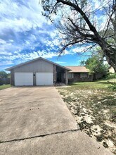 108 King Johns Pl in Del Rio, TX - Building Photo - Building Photo