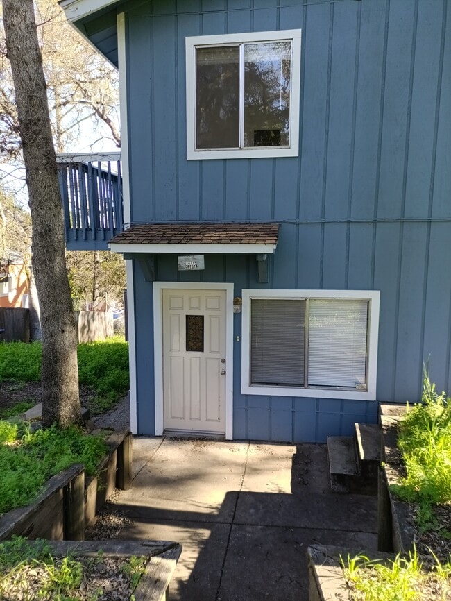 14715 Cresta Ave in Clearlake, CA - Building Photo - Building Photo