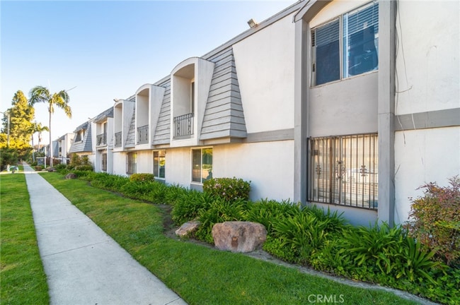property at 5530 Ackerfield Ave