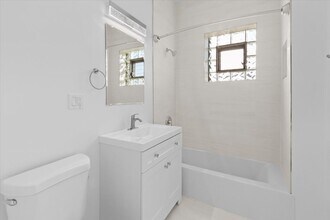 4343 N Spaulding Ave, Unit 2 in Chicago, IL - Building Photo - Building Photo