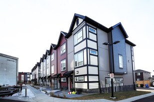 12 Evanscrest Gate NW in Calgary, AB - Building Photo