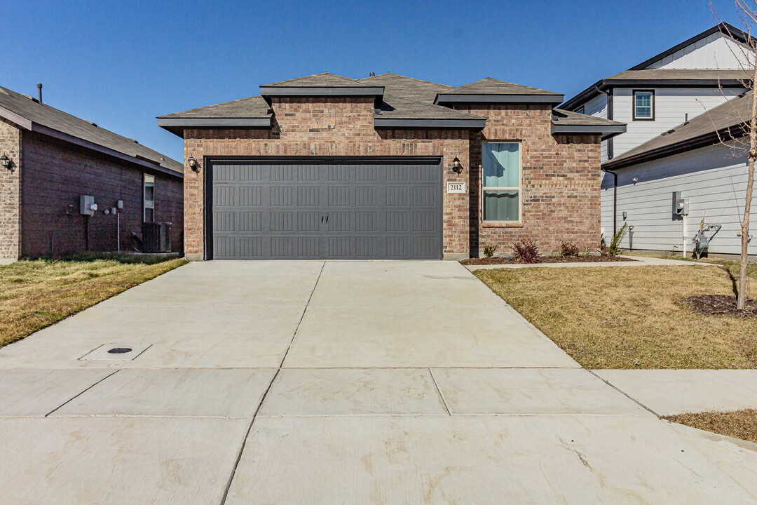 2112 River Pne Rd in Heartland, TX - Foto de edificio