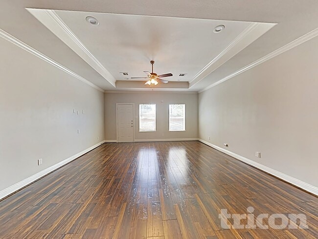 1002 Woodcrest Dr in Lancaster, TX - Building Photo - Building Photo