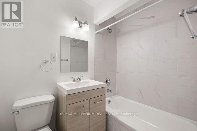 164 Grange Ave in Toronto, ON - Building Photo