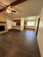 103 S Kaupo Dr, Unit B in Bastrop, TX - Building Photo - Building Photo