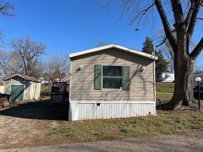 1900 Harper Dr in Atchison, KS - Foto de edificio