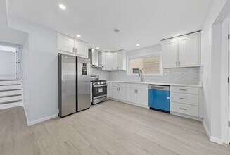 450 Jefferson Ave, Unit Second floor in Staten Island, NY - Building Photo - Building Photo
