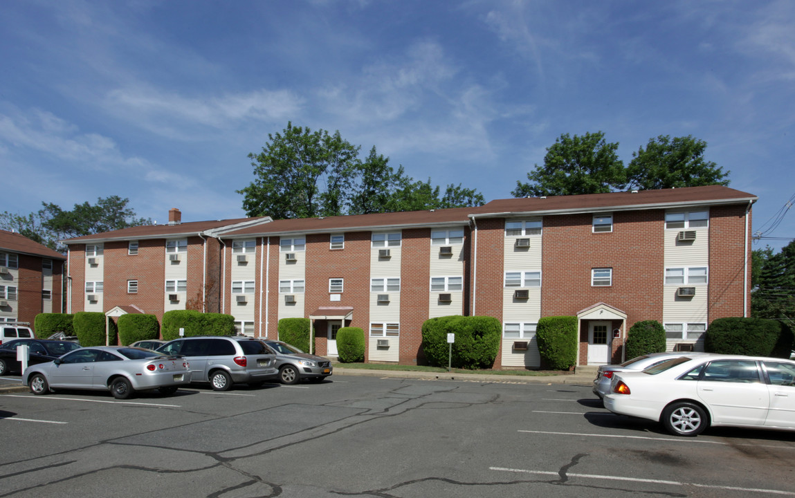 Linden Court Manor in Linden, NJ - Foto de edificio
