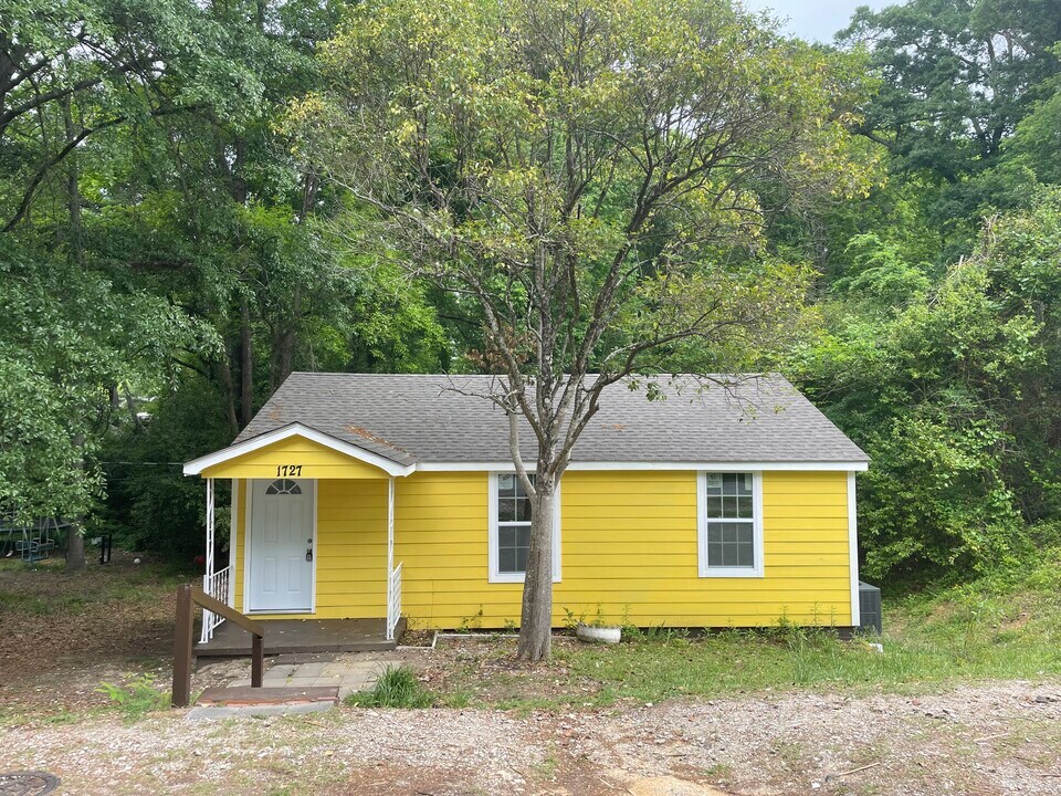 1727 Summit Ave in Lancaster, SC - Building Photo