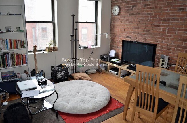 65 Hemenway St, Unit 8
