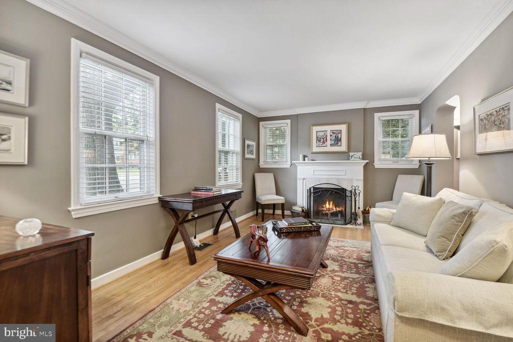 900 N Livingston St in Arlington, VA - Building Photo