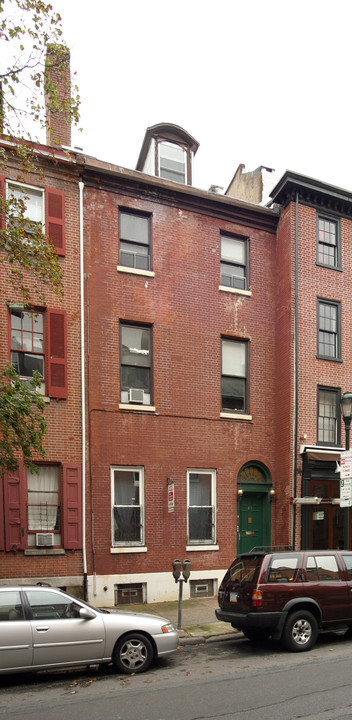 1214 Spruce St in Philadelphia, PA - Building Photo