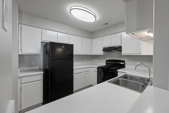 Courtney Square in Decatur, AL - Foto de edificio - Building Photo