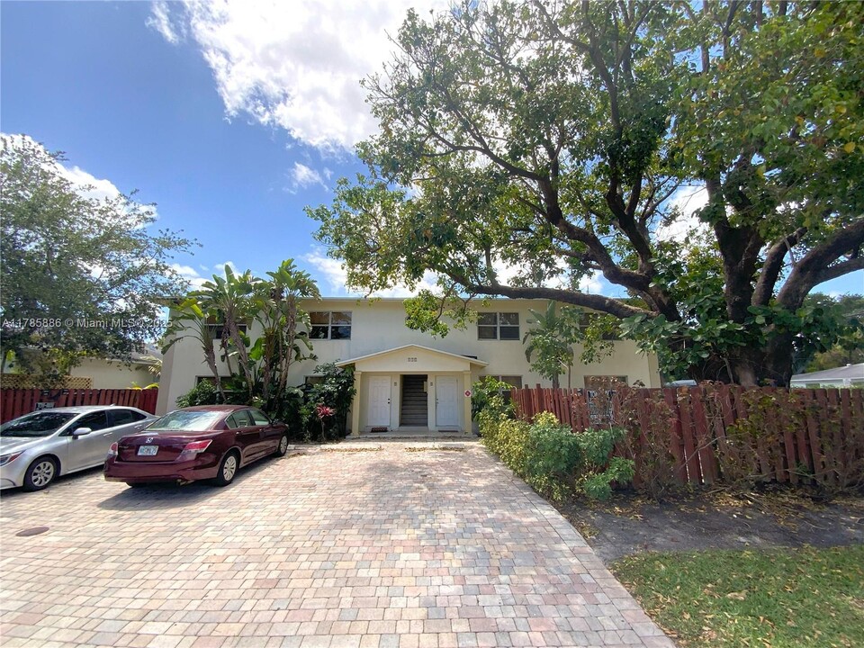 530 NE 15th Ct in Fort Lauderdale, FL - Foto de edificio