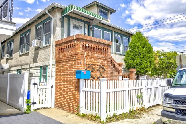 property at 105 Illinois Ave