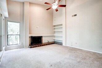 8200 Neely Dr, Unit 236 in Austin, TX - Building Photo - Building Photo