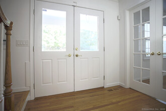 11 Maple Ave N in Westport, CT - Building Photo - Building Photo