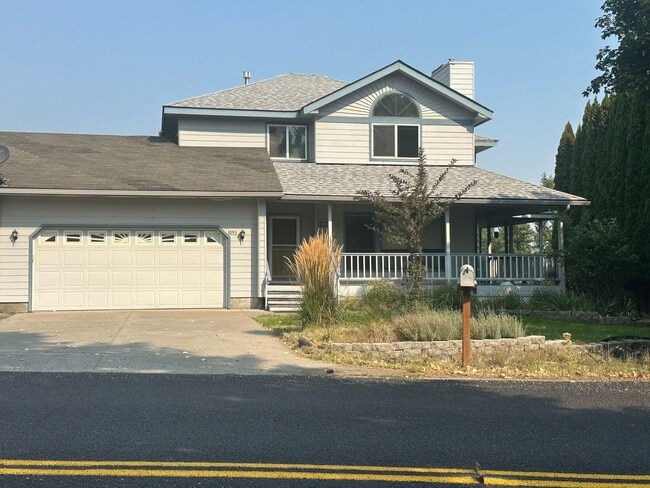 1093 E Loch Haven Dr in Hayden, ID - Building Photo - Building Photo