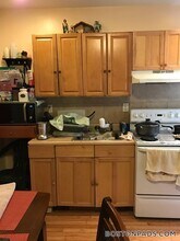 144 Chelsea St, Unit 1R in Boston, MA - Building Photo - Building Photo