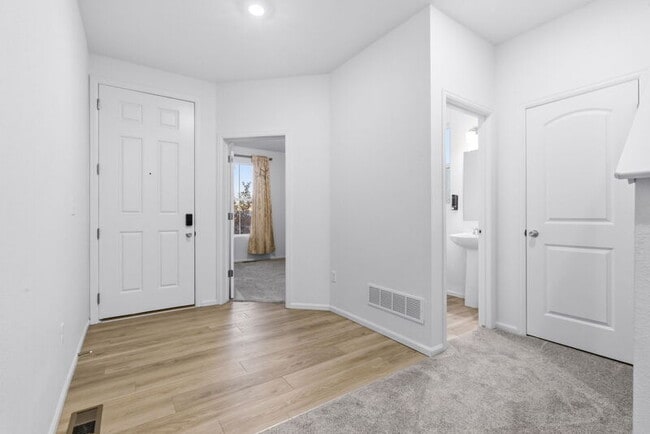 5744 N Jebel Wy in Aurora, CO - Building Photo - Building Photo