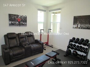 147 Apricot St in Livermore, CA - Foto de edificio - Building Photo