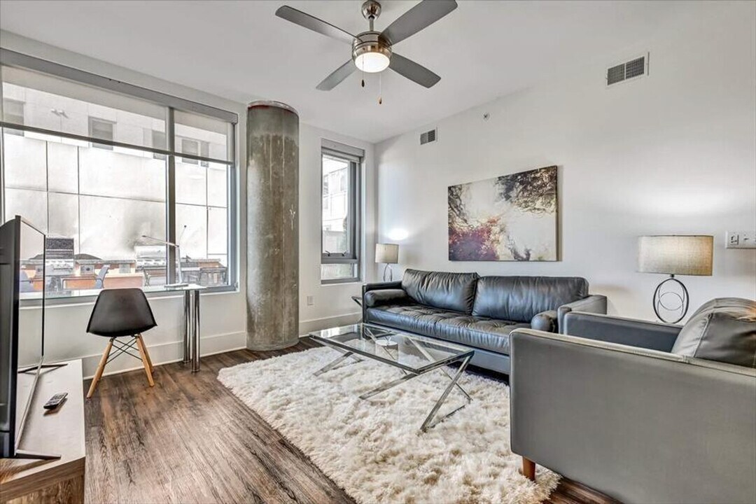 3005 Peachtree Rd NE in Atlanta, GA - Building Photo