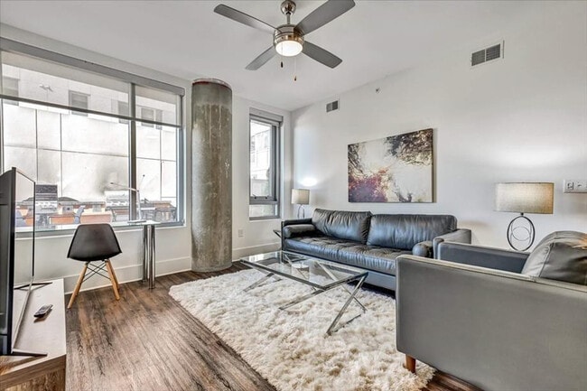 3005 Peachtree Rd NE