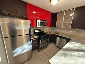 6954 N Greenview Ave in Chicago, IL - Building Photo - Building Photo