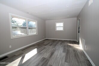 226 Flamingo Dr in Louisville, KY - Building Photo - Building Photo