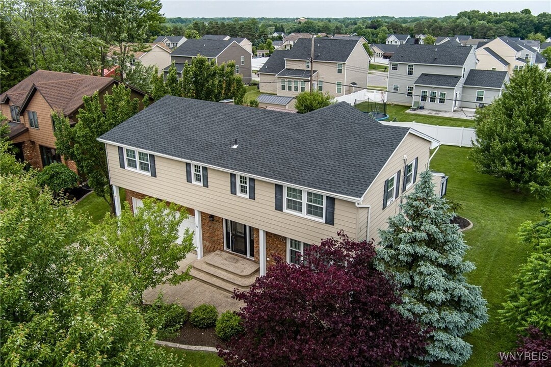 79 Hemlock Dr in West Seneca, NY - Building Photo