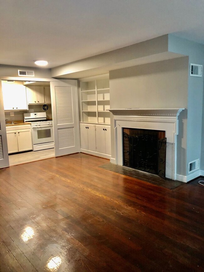 939 25th St NW in Washington, DC - Building Photo - Building Photo