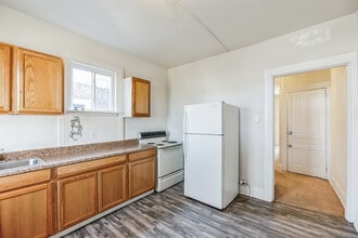 657 W King St, Unit Apt. 2 in York, PA - Foto de edificio - Building Photo