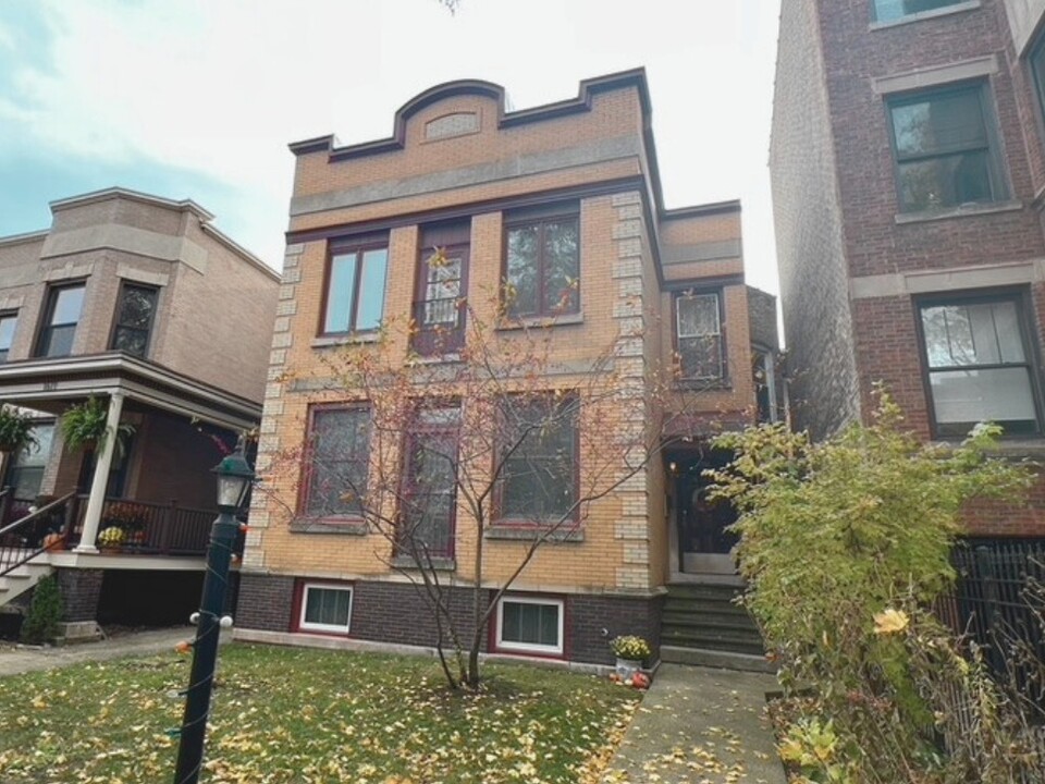 1615 W Fargo Ave in Chicago, IL - Building Photo